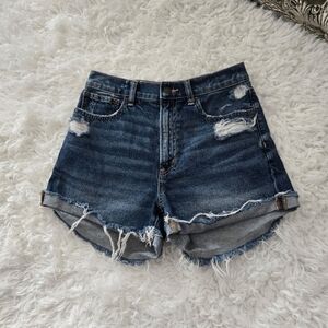 American Eagle HIGHEST RISE 90S BOYFRIEND SHORT. Size 2. Good preowned condition